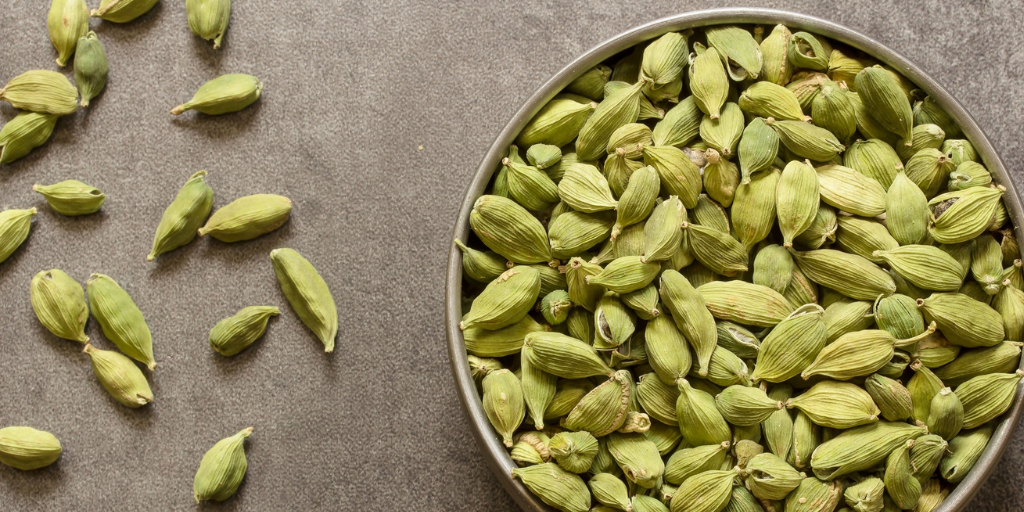 beneficios del cardamomo